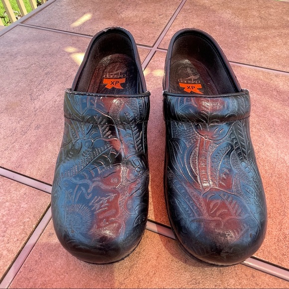 DANSKO XP Black Tooled Leather Cogs Size 36, US 5.5-6 - Picture 2 of 7